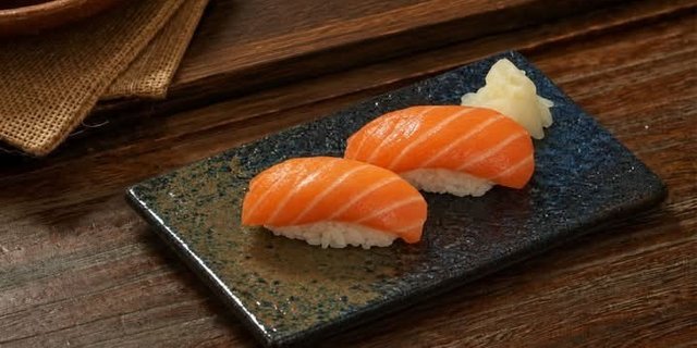Salmon Sushi 2pcs