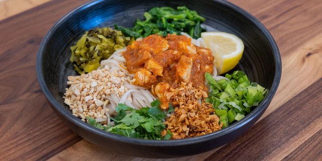Shan Noodle w/ Chicken