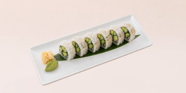 Avocado & Cucumber Roll (8 Pcs)