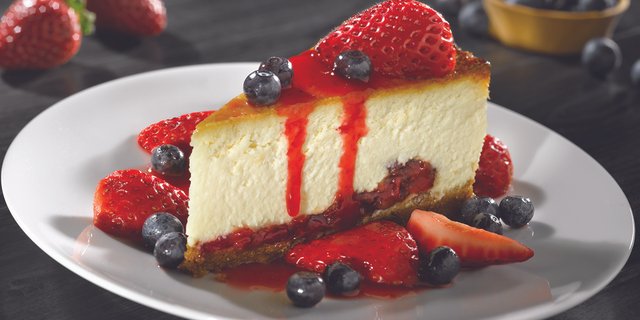 Cheesecake w/ Fresh Berries