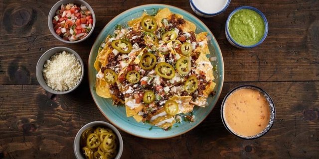 El Bacho Nacho Platter