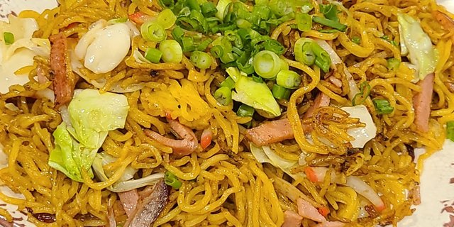 Fried Noodles Deluxe Tray