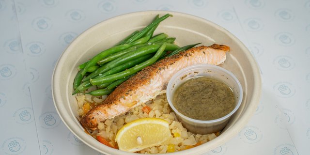 Cauli-Rice Salmon Bowl