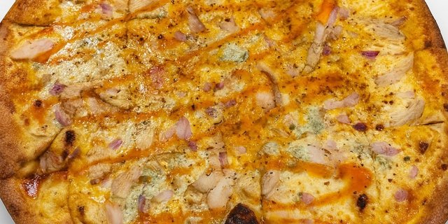 Booming Buffalo Pizza
