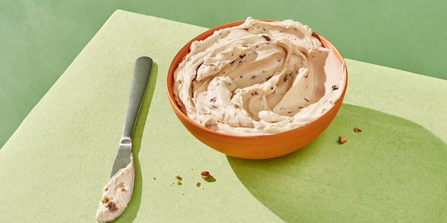 Honey Walnut Cream Cheese Spread – Tub 8 Oz