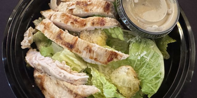 Caesar Salad w/ Chicken Tray