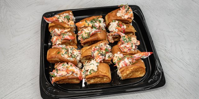 Maine-Style Lobster Roll Platter