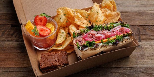 Ham + Cheddar Half-Sandwich Box