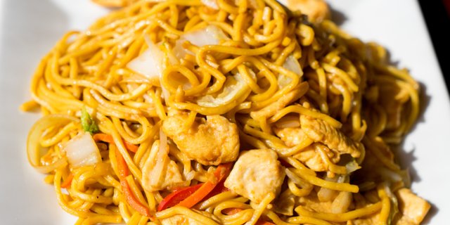 Chicken Lo Mein