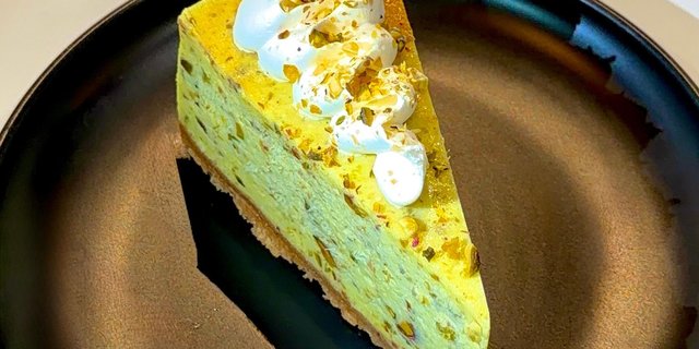 Large Pistachio Cheesecake