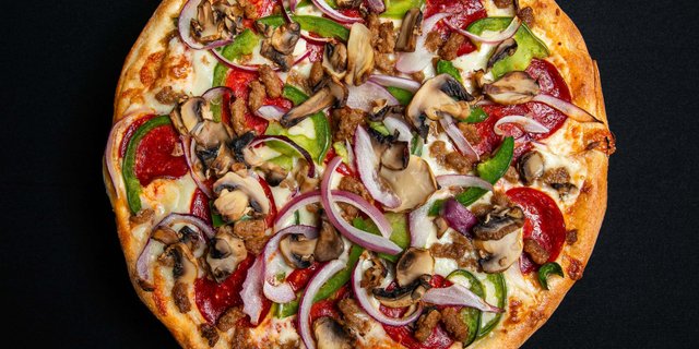 Deluxe Supreme Pizza