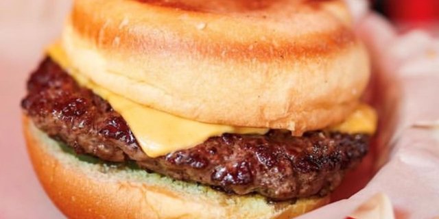 Classic Cheeseburger