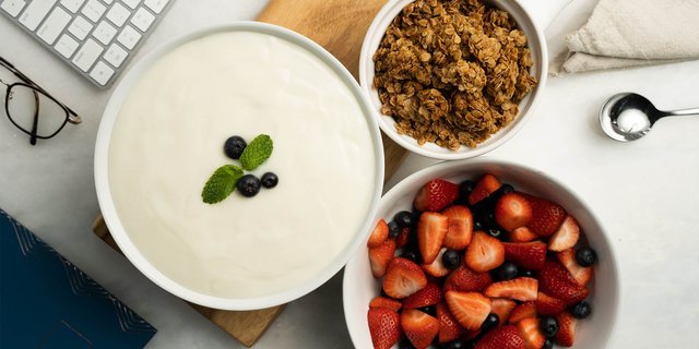 Yogurt & Berries