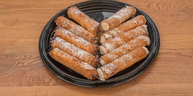 Coco's Cannoli