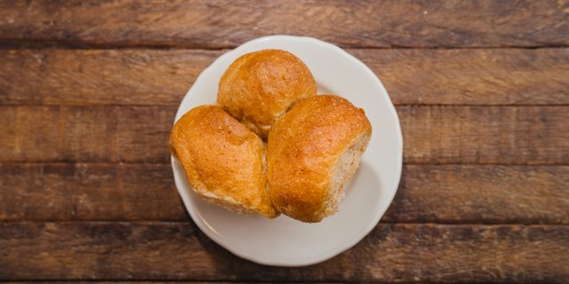 MCL Cloverleaf Honey-Wheat Rolls