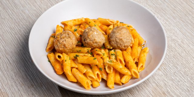 Penne Pomodoro w/ Meatballs Meal