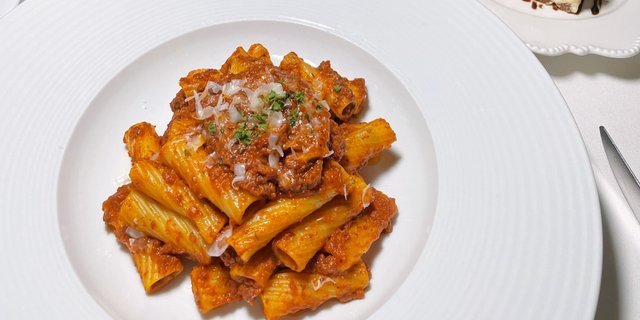 Rigatoni Bolognese Tray