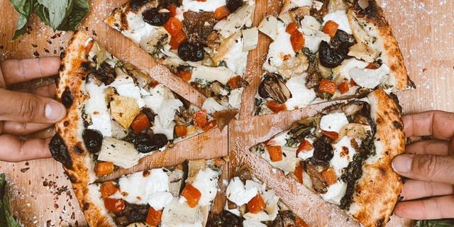 Mediterranean Pizza