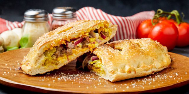 Cheeseburger Calizone