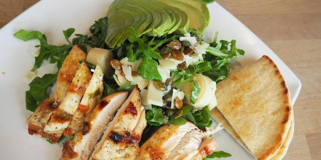 Avocado & Arugula Salad
