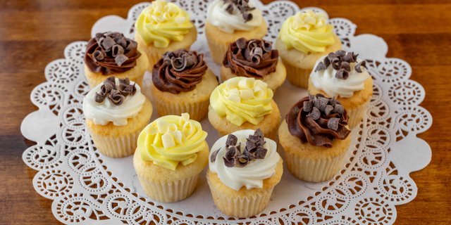 Mini Vanilla Cupcakes