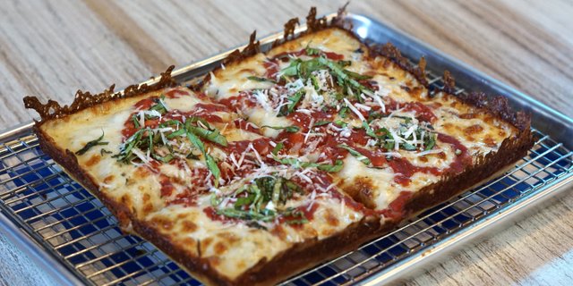 Small 6 & Conant Pizza