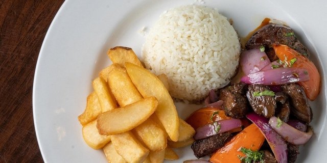 Lomo Saltado Tray