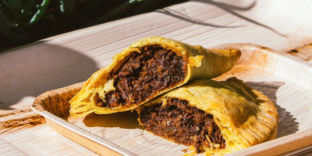 Oxtail & Peppers Patty