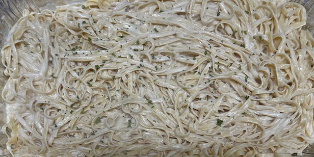 Fettuccine Alfredo Tray