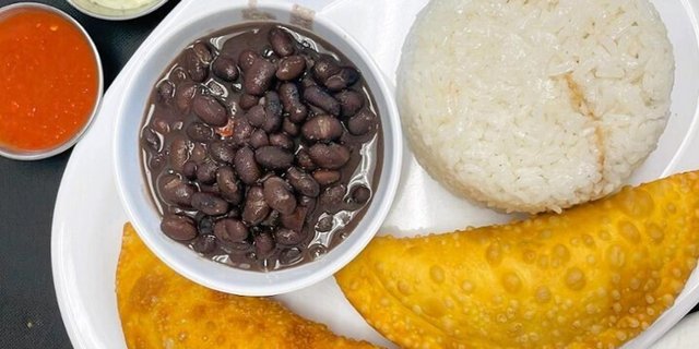 2 Empanadas w/ Rice & Beans Platter