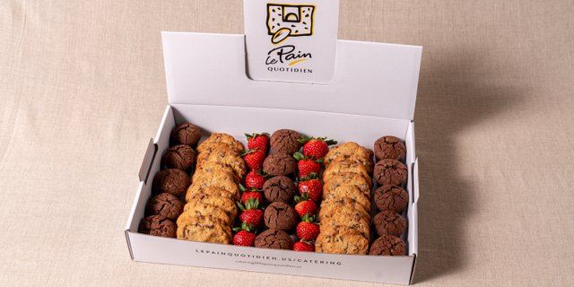 Chocolate & Berries Board