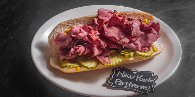 New York Pastrami Hot Sandwich