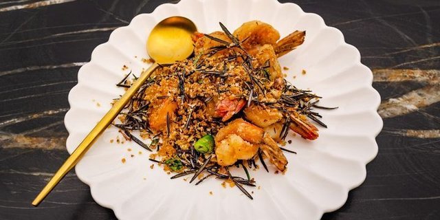 Golden Garlic Shrimp Tray