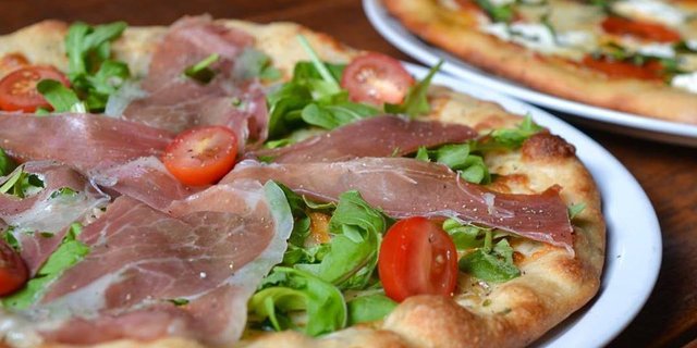Prosciutto & Arugula Pizza