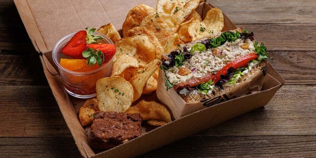 Walnut Chicken Salad Half-Sandwich Box