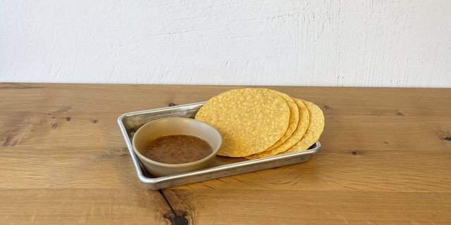 salsa roja w/ chips
