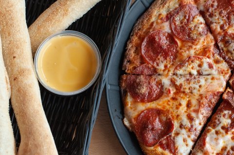 Individual Pizza w/ Breadsticks