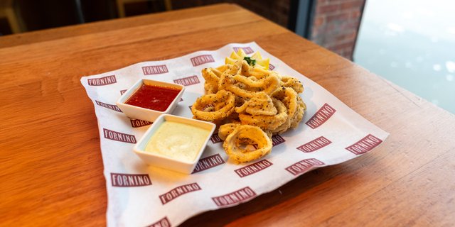 Crispy Calamari w/ Herb Aioli