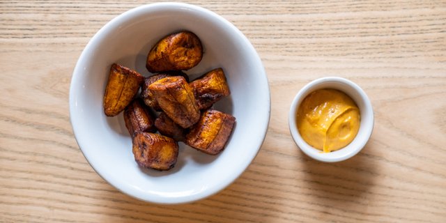 Fried Plantains w/ Aioli