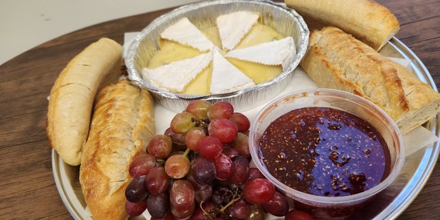 Brie & Baguettes