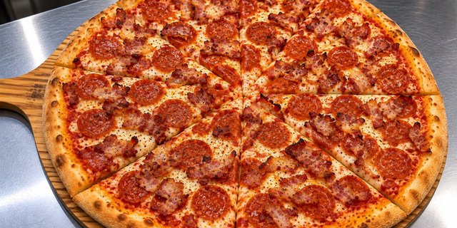 Pepperoni & Bacon Pizza