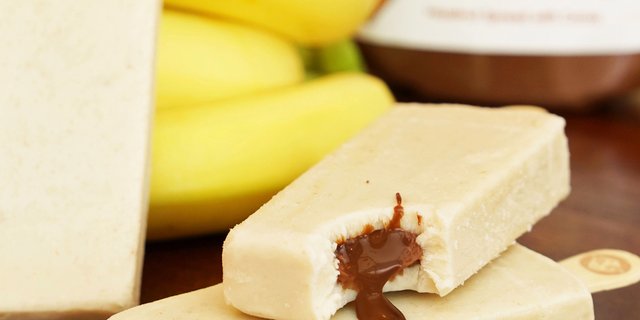 Banana Filed w/ Nutella Paleta