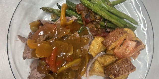 Sliced Beef W/ Mushroom Gravy