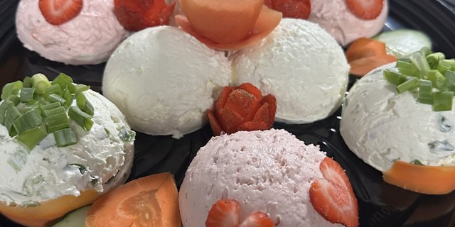 Gluten-Free Bagel & Cream Cheese Platter
