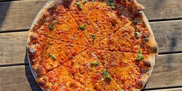 Classic NY Round Pizza