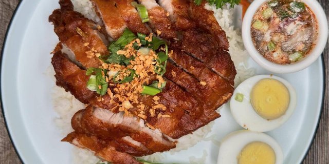 Khao Moo Sam Chan Tod