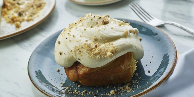 Mini Cinnamon Buns w/ Cream Cheese Topping