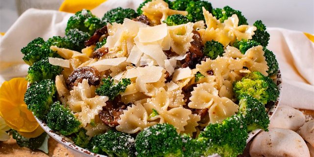 Broccoli & Mushroom Pasta Salad