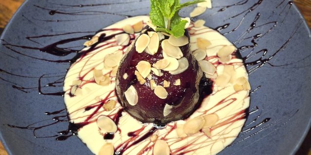 Pear in Red Wine Sauce