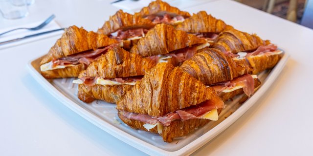 Prosciutto di Parma & Cheddar Croissant